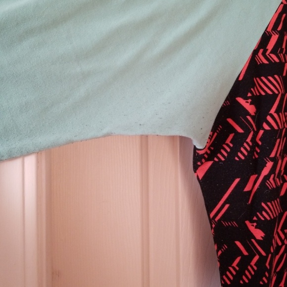 Lularoe Randy tee - Picture 2 of 5